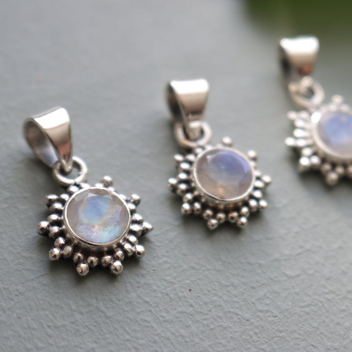 Handmade 925 Sliver Small Sun Rainbow Moonstone Necklace