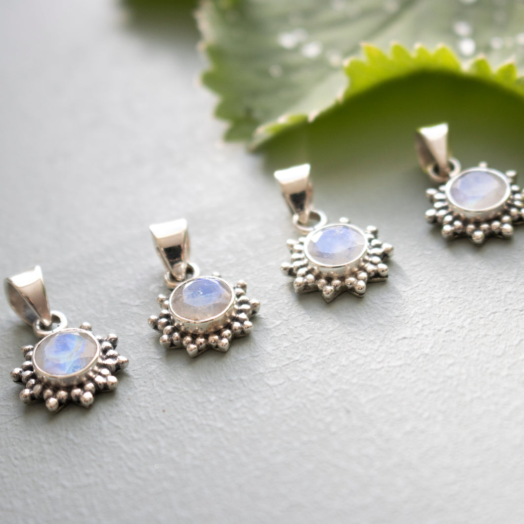 Handmade 925 Sliver Small Sun Rainbow Moonstone Necklace