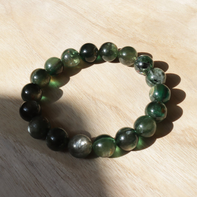 Natural Milk-Cap Green Mica Beaded Elastic Bracelet