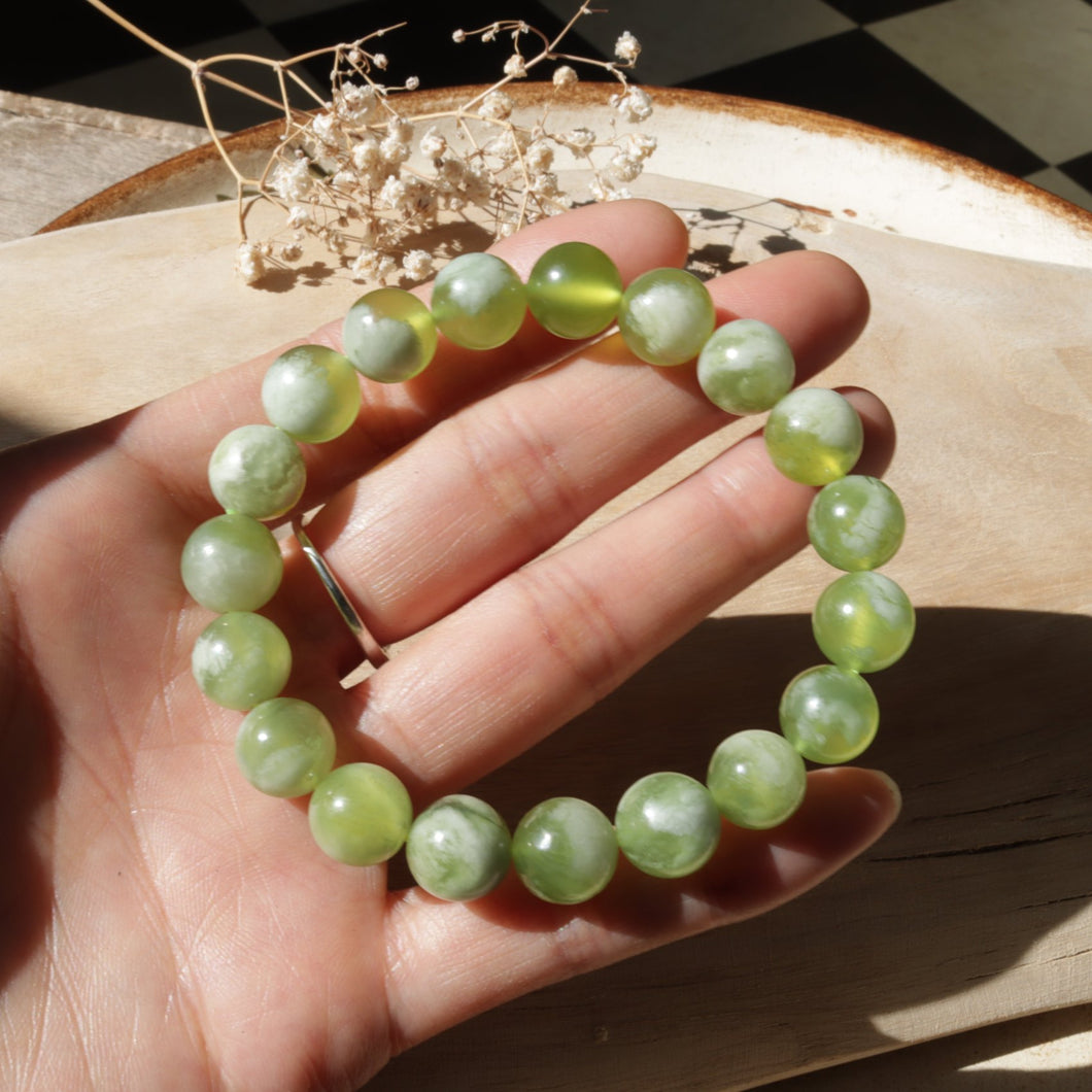 Natural Green Grape Milk Foam Jade Beaded Elastic Bracelet