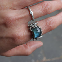 Load image into Gallery viewer, S925 Sterling Silver Natural Heart Shape Shiny Labradorite Stone Vintage Open Ring Adjustable