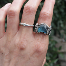 Load image into Gallery viewer, S925 Sterling Silver Natural Heart Shape Shiny Labradorite Stone Vintage Open Ring Adjustable