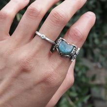 Load image into Gallery viewer, S925 Sterling Silver Natural Heart Shape Shiny Labradorite Stone Vintage Open Ring Adjustable
