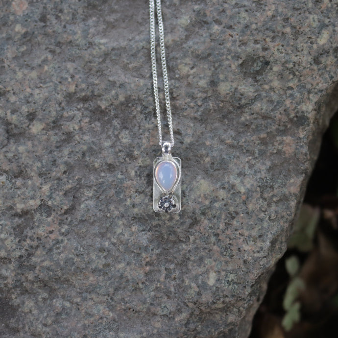 Handmade 925 Silver Vintage Flower Natural Opal Pendant Necklace
