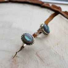 Load image into Gallery viewer, Handmade Vintage Sterling Silver Oval Labradorite Ring