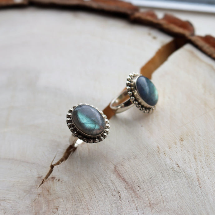 Handmade Vintage Sterling Silver Oval Labradorite Ring