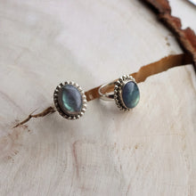Load image into Gallery viewer, Handmade Vintage Sterling Silver Oval Labradorite Ring