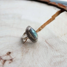 Load image into Gallery viewer, Handmade Vintage 925 Sterling Silver Oval Labradorite Ring