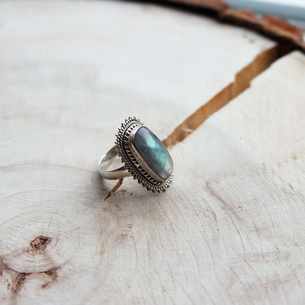 Handmade Vintage 925 Sterling Silver Oval Labradorite Ring