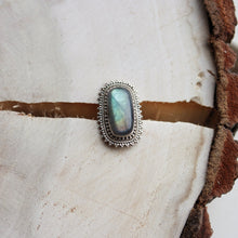 Load image into Gallery viewer, Handmade Vintage 925 Sterling Silver Oval Labradorite Ring