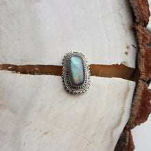 Load image into Gallery viewer, Handmade Vintage 925 Sterling Silver Oval Labradorite Ring