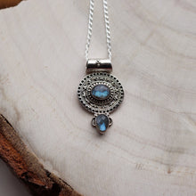 Load image into Gallery viewer, Vintage Sterling Silver Labradorite Pendant Necklace