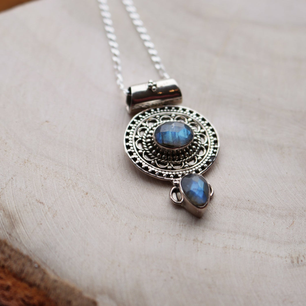 Vintage Sterling Silver Labradorite Pendant Necklace